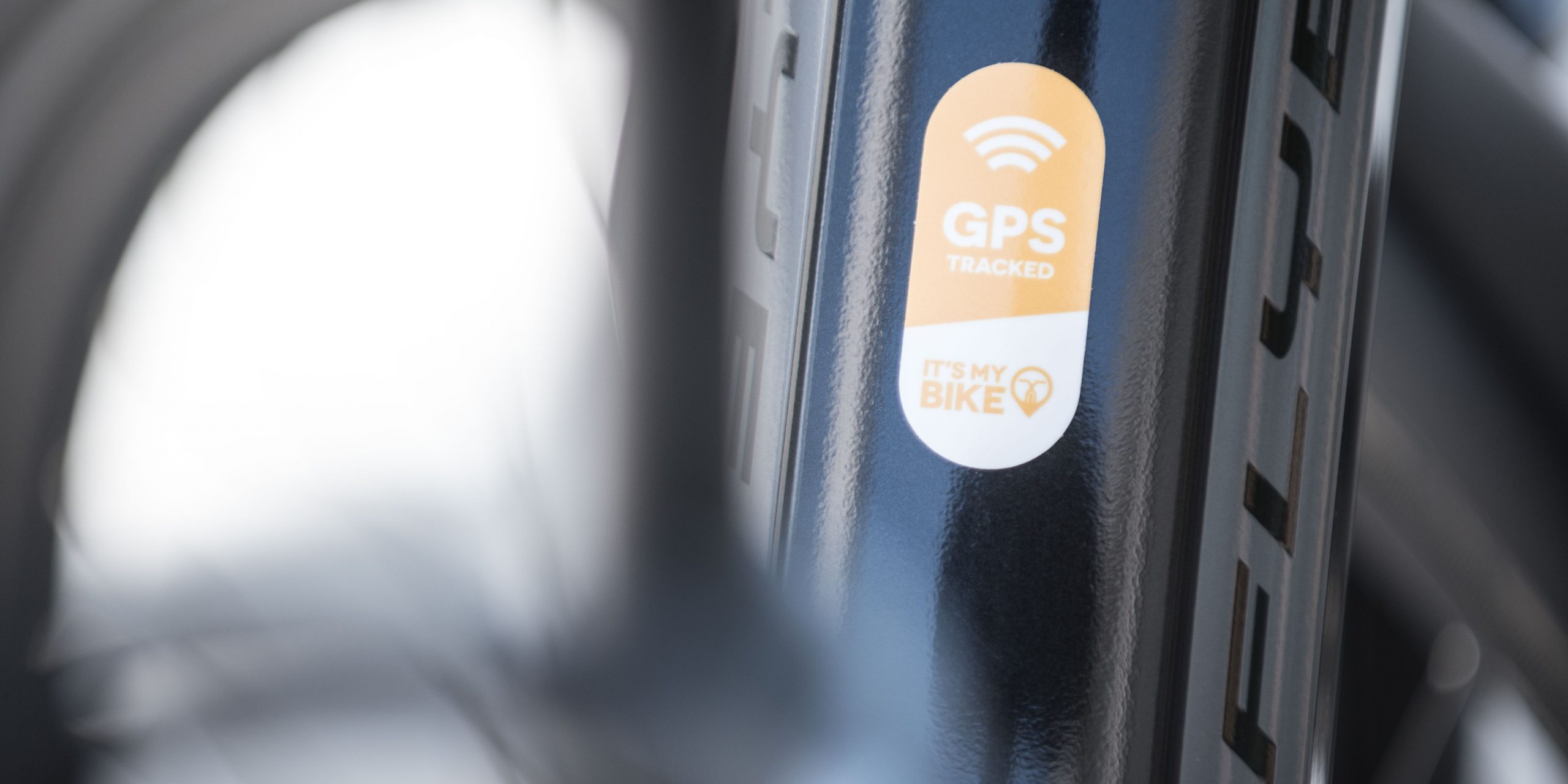 GPS-Tracked Aufkleber auf einem Fahrradrahmen