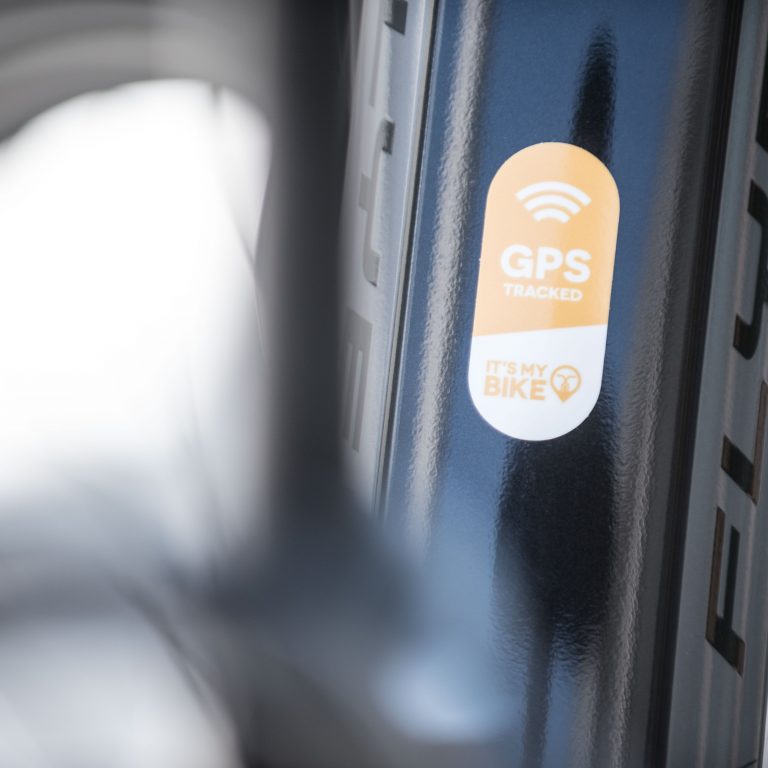GPS-Tracked Aufkleber auf einem Fahrradrahmen